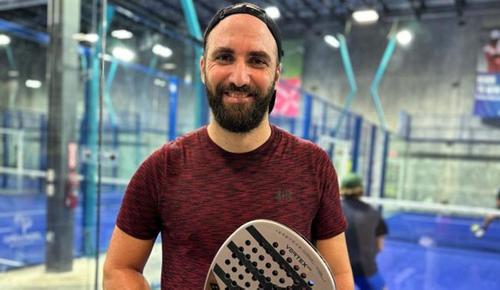 Gonzalo Higuain a dat mingea de fotbal pe paleta de padel