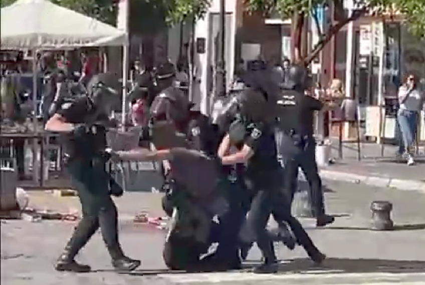 Suporterii Barcelonei s-au încăierat cu jandarmii, înaintea finalei Cupei Regelui