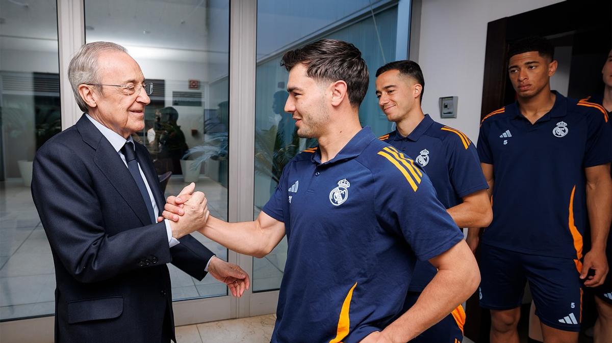 Florentino Perez este la Sevilla alături de jucătorii de la Real Madrid