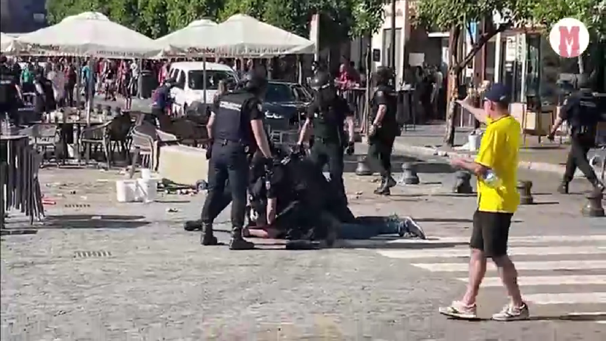 Incident între fanii de la Barcelona și jandarmi înainte de meciul cu Real Madrid