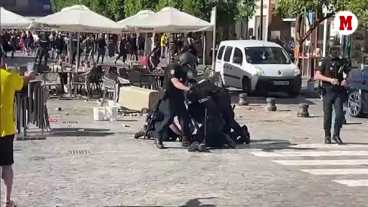 Incident între fanii de la Barcelona și jandarmi înainte de meciul cu Real Madrid