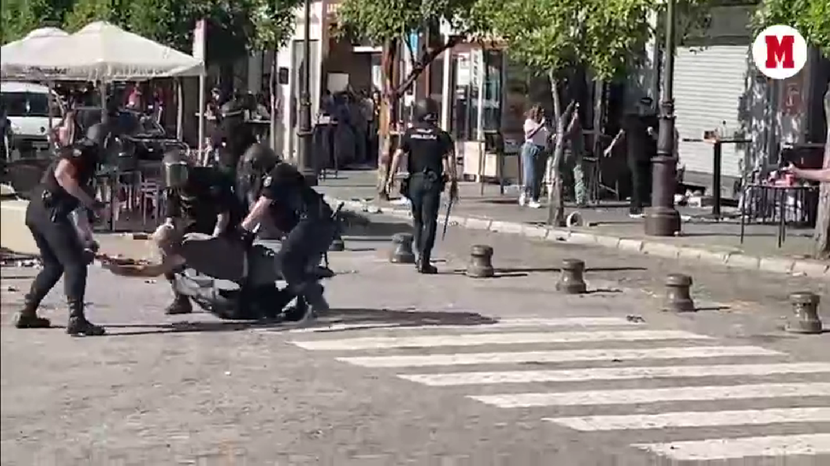 Incident între fanii de la Barcelona și jandarmi înainte de meciul cu Real Madrid