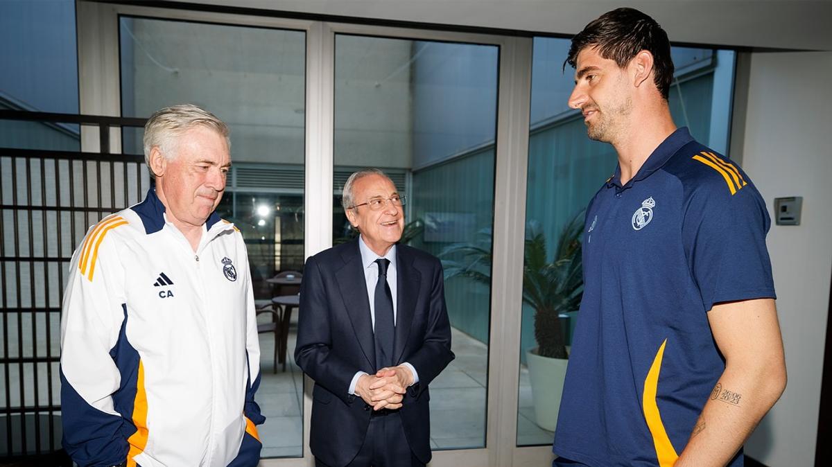 Florentino Perez este la Sevilla alături de jucătorii de la Real Madrid