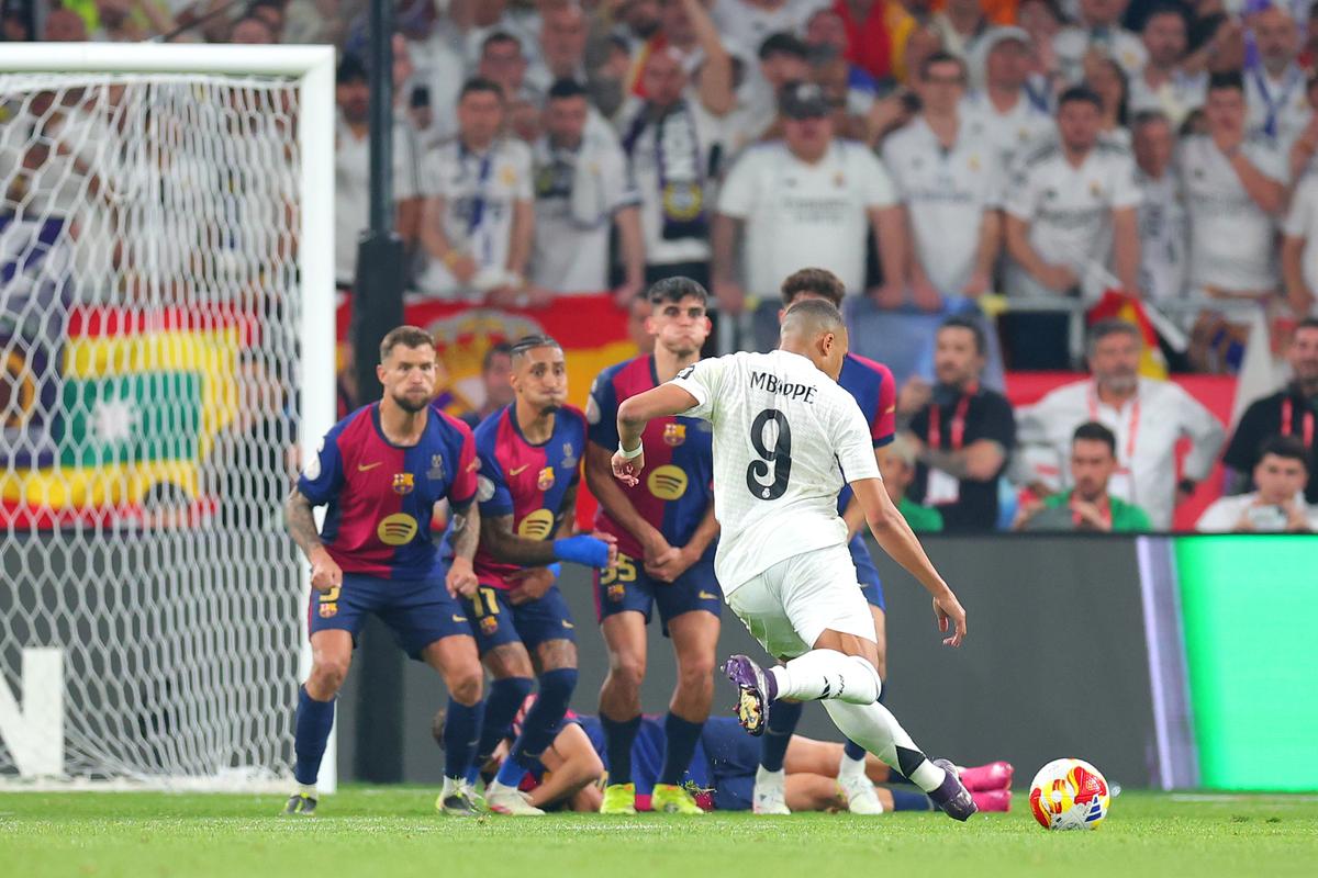 Acesta este momentul în care Barcelona ridică trofeul » Primele reacții din tabăra învingătoarei, după triumful epic din finala Cupei Regelui + Cadoul simbolic primit de fiecare jucător