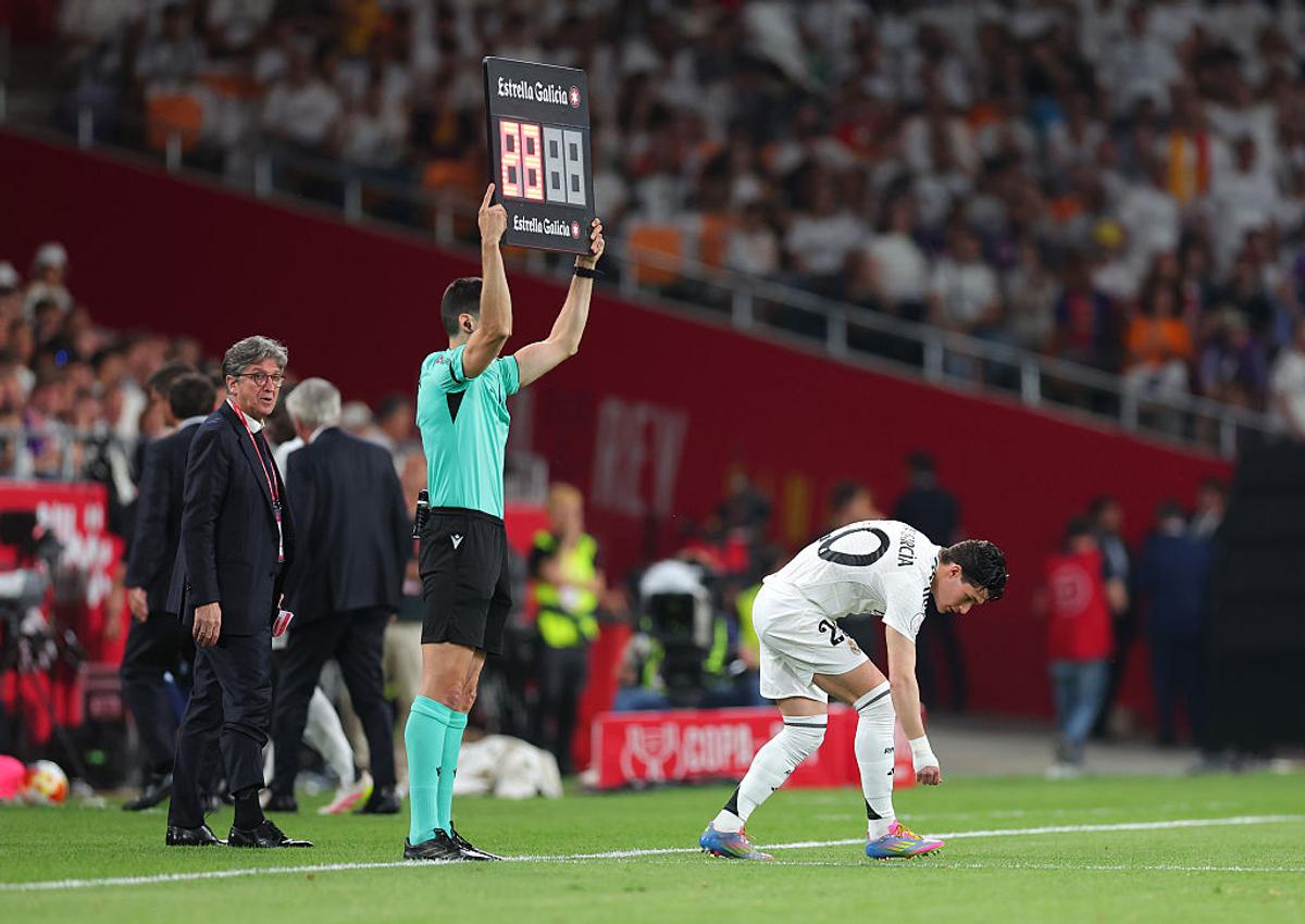 Barcelona a răpus-o pe Real Madrid în buza loviturilor de departajare! Jules Kounde, eroul unei finale cu scenariu de Jules Verne! Cupa Regelui, pentru a 32-a oară în vitrina catalanilor