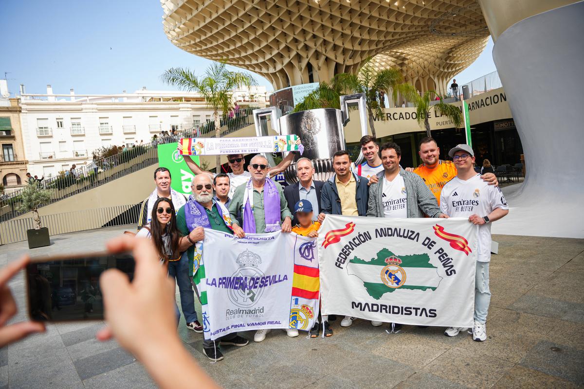 Fanii celor de la Barcelona au făcut show în Sevilla înaintea meciului cu Real Madrid