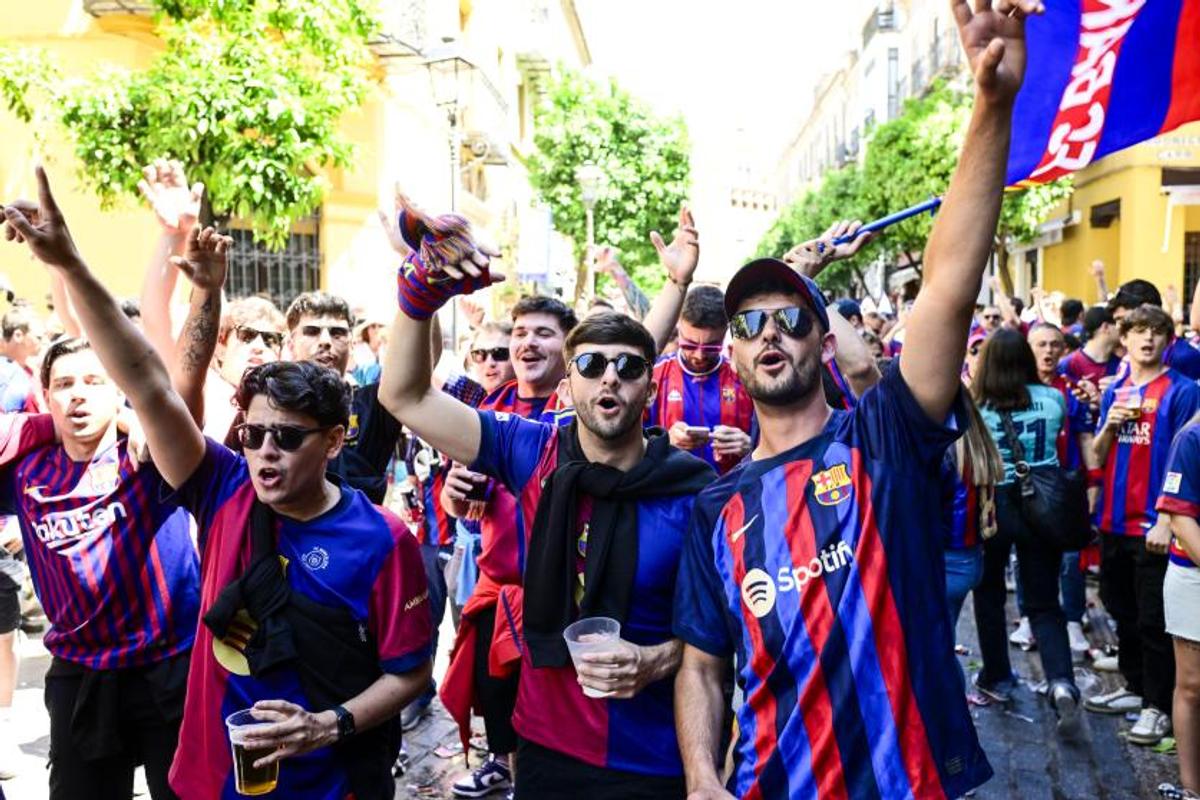 Fanii celor de la Barcelona au făcut show în Sevilla înaintea meciului cu Real Madrid