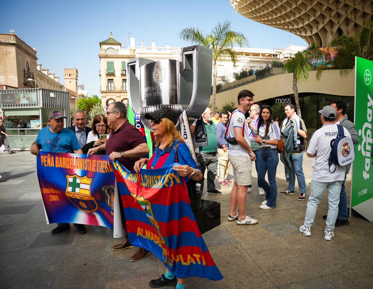 Imaginea zilei la Sevilla, înainte de Barcelona - Real Madrid » Până unde au mers fanii