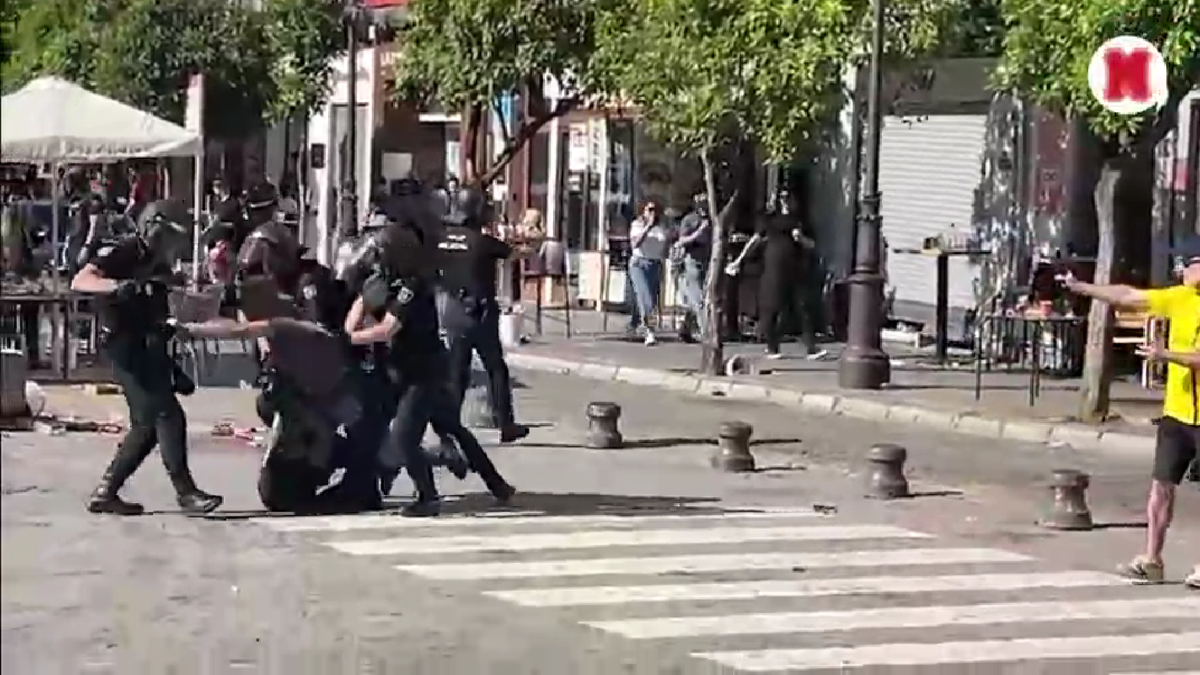 Incident între fanii de la Barcelona și jandarmi înainte de meciul cu Real Madrid