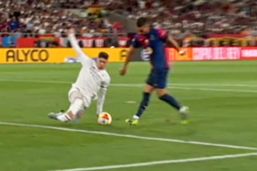 Valverde a atins mingea cu mâna în careul lui Real Madrid Verdict clar al specialistului în arbitraj la controversele primei reprize din Barcelona - Real Madrid