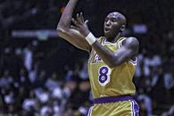 Echipamentul de debut al lui Kobe Bryant, vândut pentru o sumă uriașă!