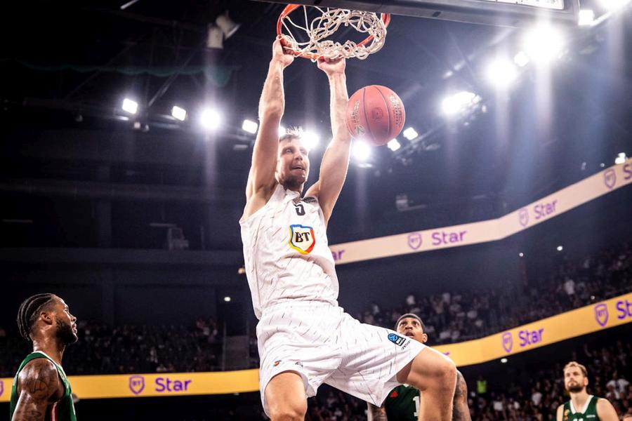 Mareks Mejeris/Foto: euroleaguebasketball.net Incursiune în mintea celui mai misterios jucător de la U-BT Cluj-Napoca » A jucat la 3 campionate europene și se destăinuie Gazetei: „Încerc să explic totul, chiar și emoțiile”