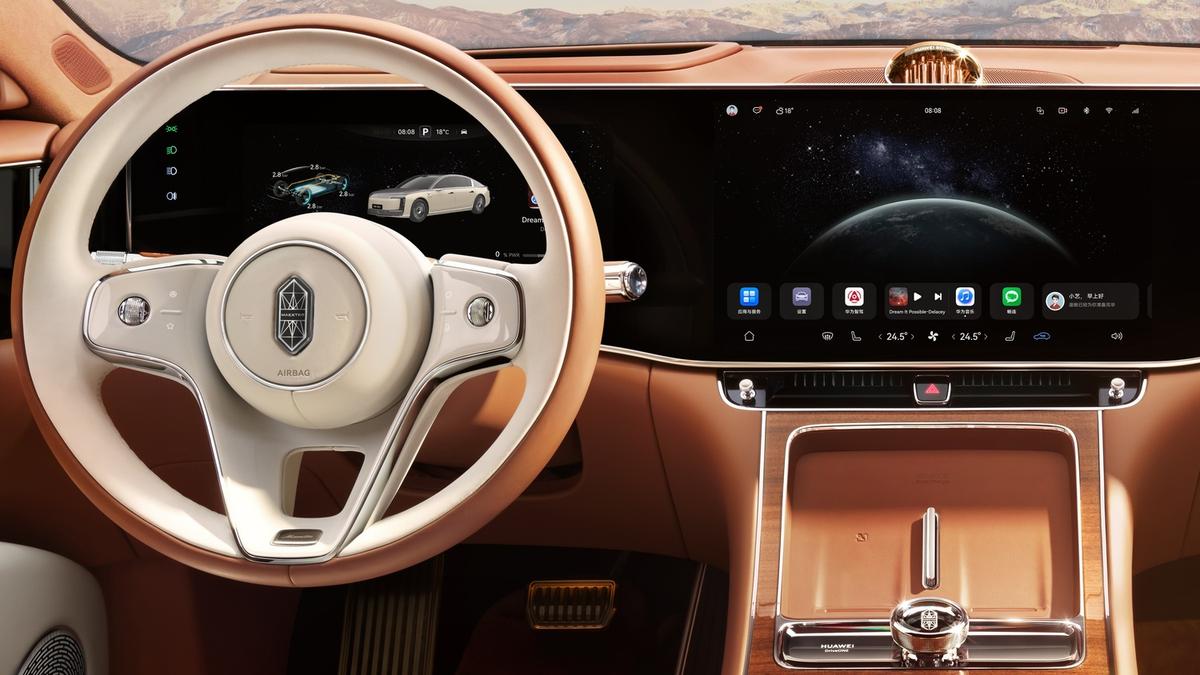 Mașina care seamănă izbitor cu Rolls-Royce și Mercedes » E mult mai ieftină decât cei doi giganți auto