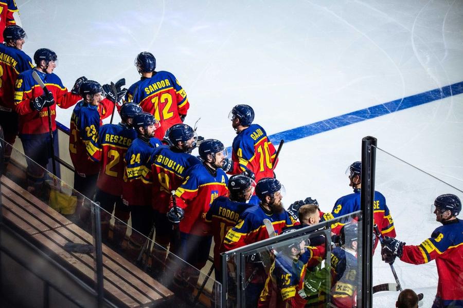 România, cele mai puține patinoare și cei mai puțini jucători/Foto: Facebook (FRHG) Campionatul Mondial de Hochei de la Sfântu Gheorghe, aproape de start! » Cum arată lotul și programul României + Detaliul la care tricolorii sunt dominați