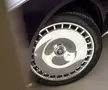 Mașina care seamănă izbitor cu Rolls-Royce și Mercedes » E mult mai ieftină decât cei doi giganți auto