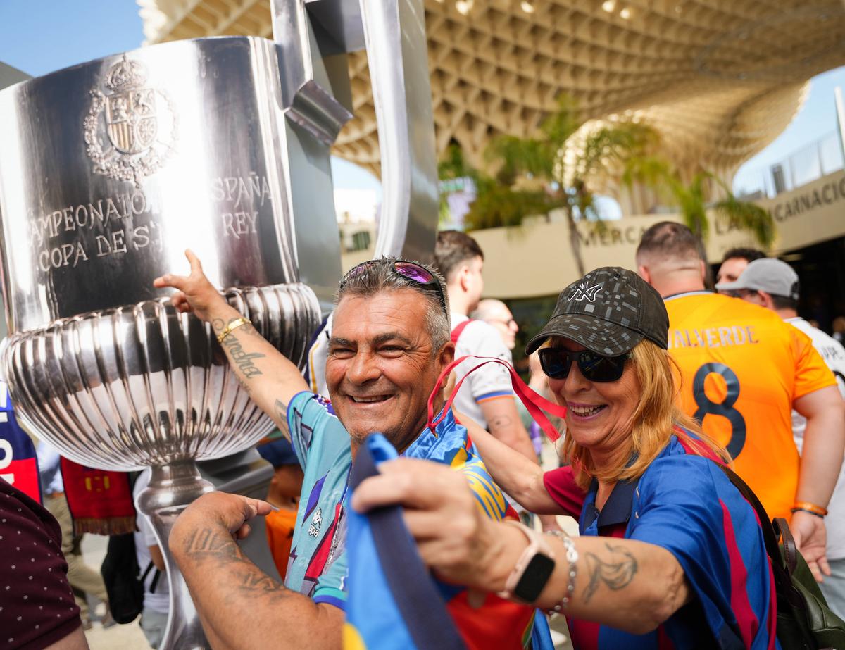 Imaginea zilei la Sevilla, înainte de Barcelona - Real Madrid » Până unde au mers fanii