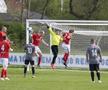 Echipa 100% românească din „Țara Fericirii” joacă într-un campionat cu reguli bizare: fotbal, handbal și rugby într-un meci!