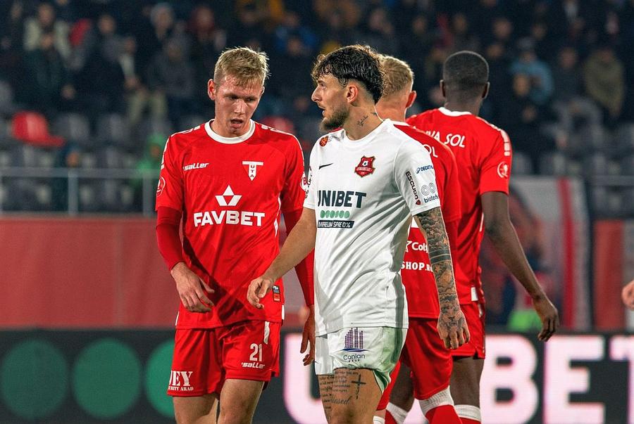 Au schimbat sponsorul tehnic și au cel mai apreciat echipament din Superliga: „În sfârșit! Tricouri de legendă!”