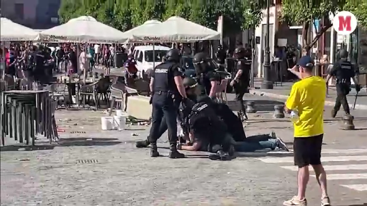 Incident între fanii de la Barcelona și jandarmi înainte de meciul cu Real Madrid