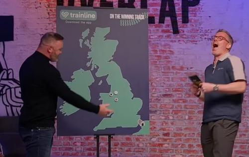 Wayne Rooney a rămas corigent la examenul de geografie în fața lui Jamie Carragher / Foto: X