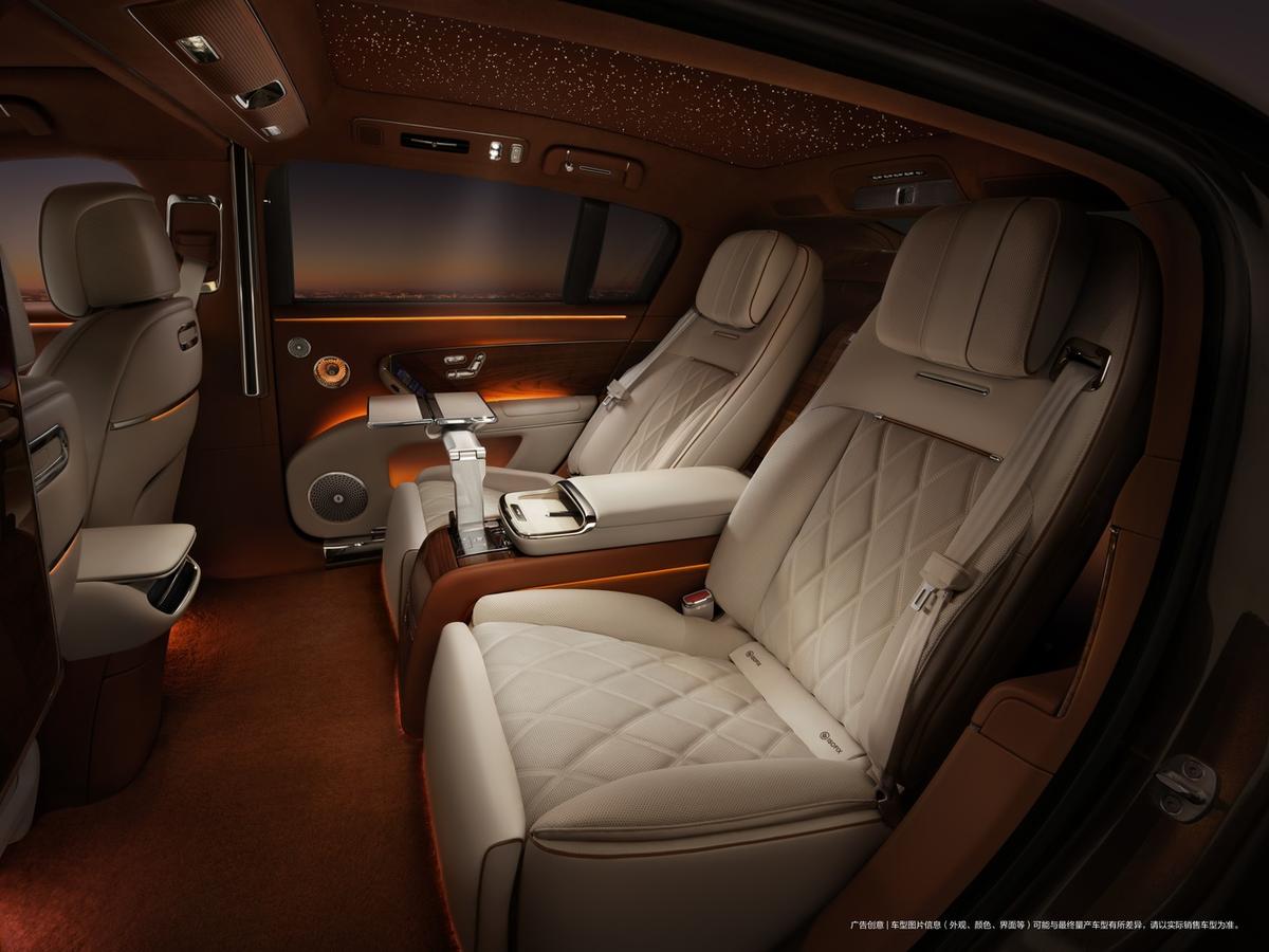Mașina care seamănă izbitor cu Rolls-Royce și Mercedes » E mult mai ieftină decât cei doi giganți auto