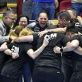 Staff-ul lui CSM București, inclusiv team-managerul Aurelia Brădeanu, a participat la bucuria calificării în turneul Final Four al Ligii Campionilor / FOTO: Cristi Preda (GSP.ro)