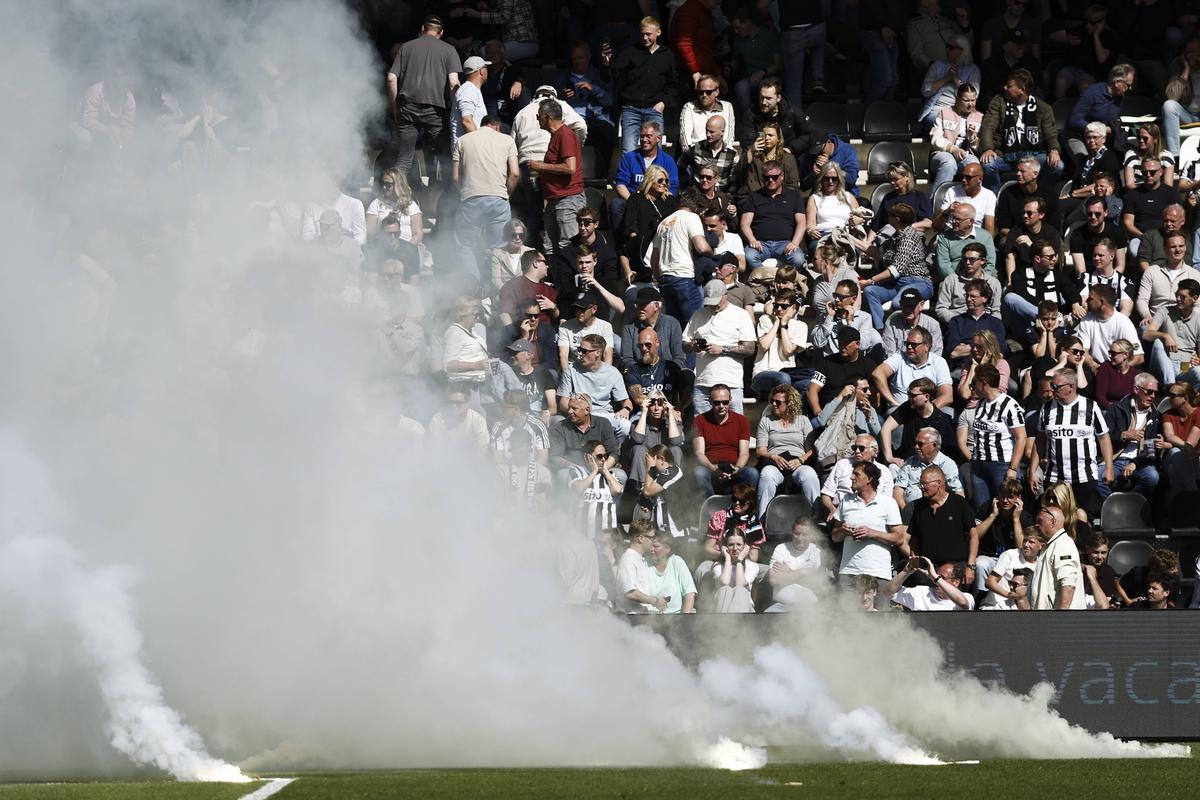 „Rușine!” » Derby-ul retrogradării a scăpat de sub control! Arbitrul a oprit meciul