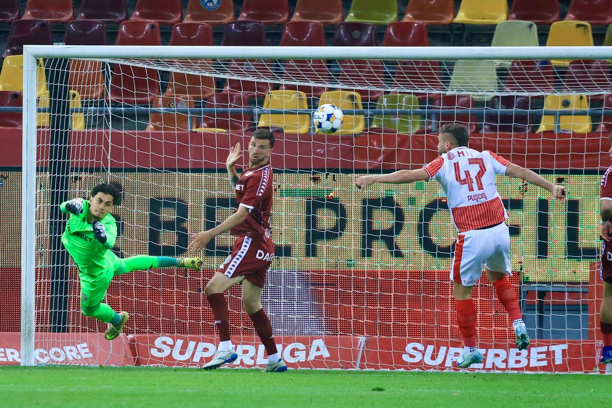 Marian Aioani s-a accidentat, Adrian Briciu a debutat pentru Rapid cu Dinamo