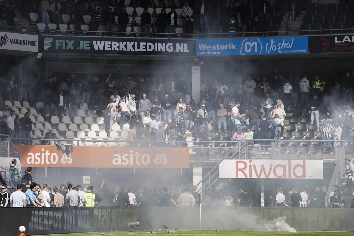 „Rușine!” » Derby-ul retrogradării a scăpat de sub control! Arbitrul a oprit meciul