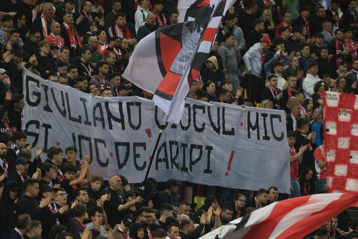 Se putea și mai rău! Bannerele rasiste ale dinamoviștilor interzise la derby