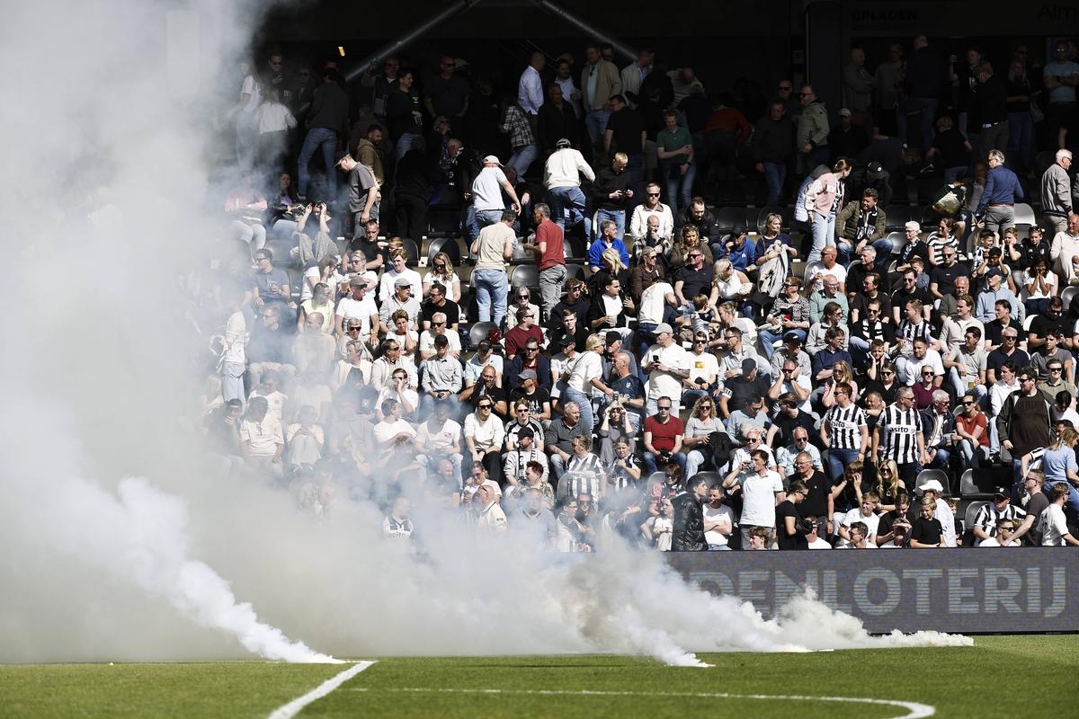 „Rușine!” » Derby-ul retrogradării a scăpat de sub control! Arbitrul a oprit meciul