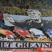 Moment emoționant, înainte de Dinamo - Rapid: scenografie specială pentru Mircea Lucescu, cu Hagi în peluza roș-albă » Giuleștenii au aplaudat!