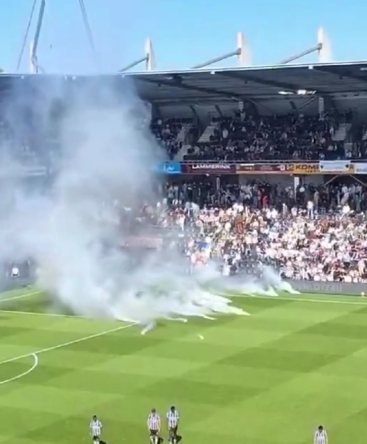 „Rușine!” » Derby-ul retrogradării a scăpat de sub control! Arbitrul a oprit meciul