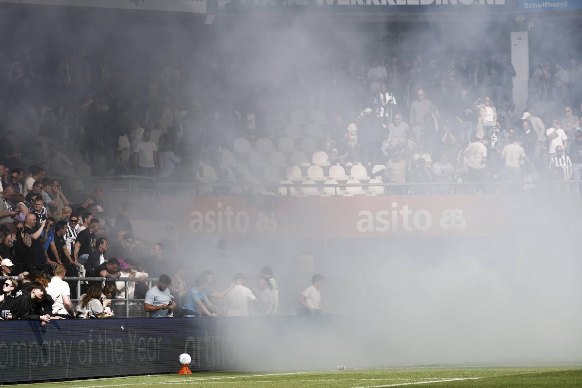 „Rușine!” » Derby-ul retrogradării a scăpat de sub control! Arbitrul a oprit meciul