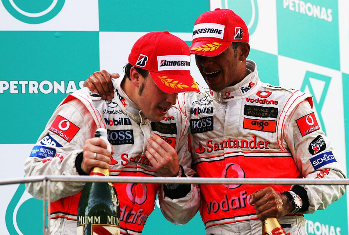 VIDEO Curba care a rupt relația Fernando Alonso - Lewis Hamilton! Dezvăluiri despre momentul care a distrus-o pe McLaren: „Acolo am început să pierdem campionatul”