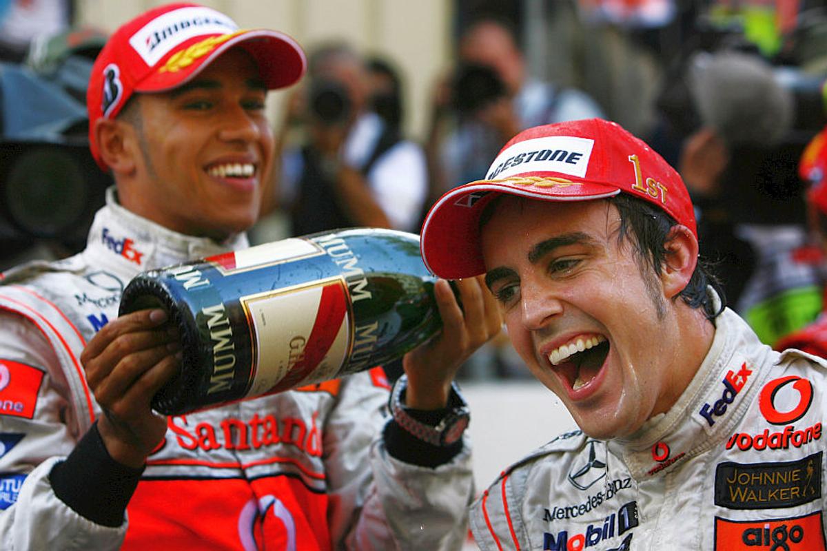 VIDEO Curba care a rupt relația Fernando Alonso - Lewis Hamilton! Dezvăluiri despre momentul care a distrus-o pe McLaren: „Acolo am început să pierdem campionatul”