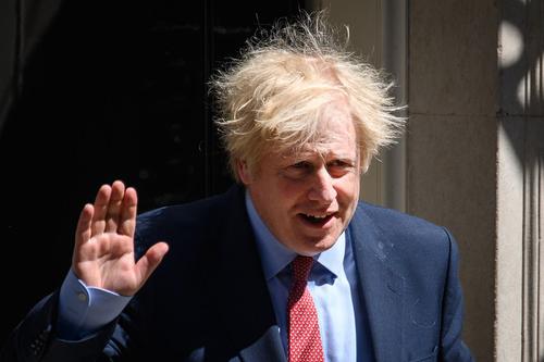 Gary Lineker, fostul mare fotbalist englez, l-a criticat pe prim-ministrul Boris Johnson, care îl proteja pe consilierul său ce încălcase regulile de izolare.
