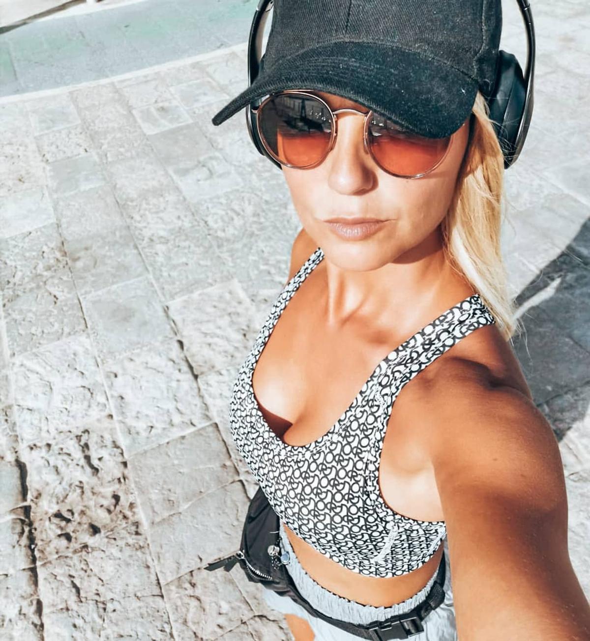 GALERIE FOTO La 40 de ani e mai hot ca niciodată! Fata de antrenor care a încins Instagramul cu ultima poză