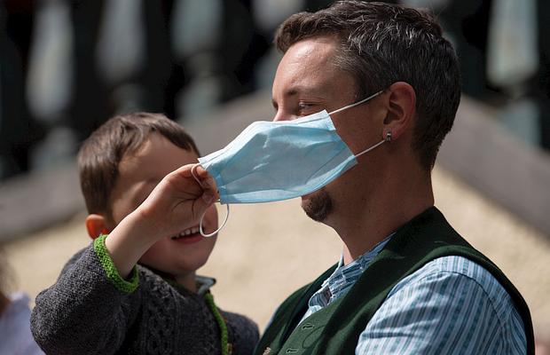 COVID-19. Ce amenzi riscă cei care nu poartă măști » Ce persoane sunt exceptate de la regulă