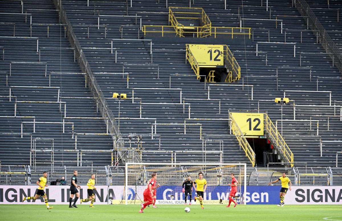 Lui Lucien Favre i-a ajuns! Antrenorul lui Dortmund a răbufnit: „Incredibil! Inacceptabil!”