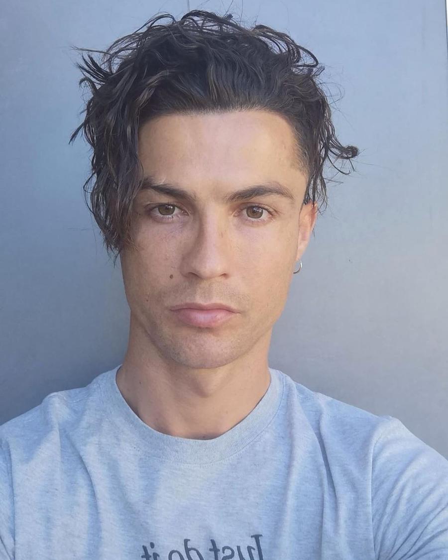 Cristiano Ronaldo și noul său look. Foto: Instagram @ cristiano Look de pandemie pentru Cristiano Ronaldo » Lusitanul cere opinia fanilor: „Aprobați?”