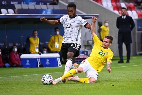 Alexandru Mățan (în galben) face parte din lotul selecționatei U23
