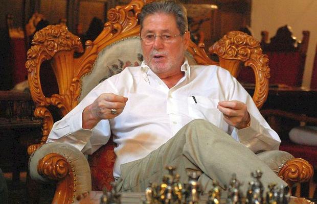 Miron Cozma: „Dinu a vrut să-mi bată «nevasta și copiii»” » „Procurorul” i-a răspuns cu jigniri: „Un descreierat, bine că nu l-am găsit în vestiar!”