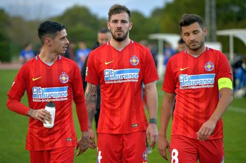 Adrian Stoian, în stânga, e dorit de FC U Craiova