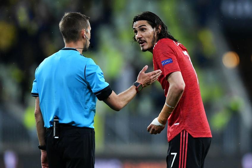 Edinson Cavani și Clement Turpin. foto: Guliver/Getty Images