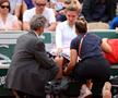 Simona Halep (30 de ani, 19 WTA) a fost eliminată de chinezoaica Qinwen Zheng (19 ani, 74 WTA) în turul secund de la Roland Garros, scor 6-2, 2-6, 1-6. Dubla campioană de Grand Slam spune că a suferit un atac de panică în setul secund.