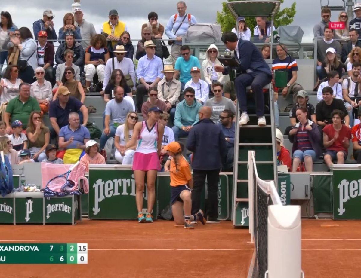 Fanii tenisului s-au revoltat după decizia în cazul Irinei Begu la Roland Garros: „Trebuia descalificată! O urăsc!”