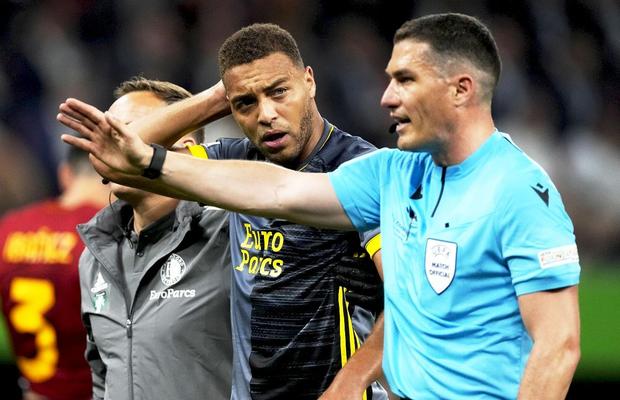 Detaliul spectaculos remarcat de un arbitru american la prestația lui Istvan Kovacs în finala Conference League: „Priviți cum îi lasă în urmă!”