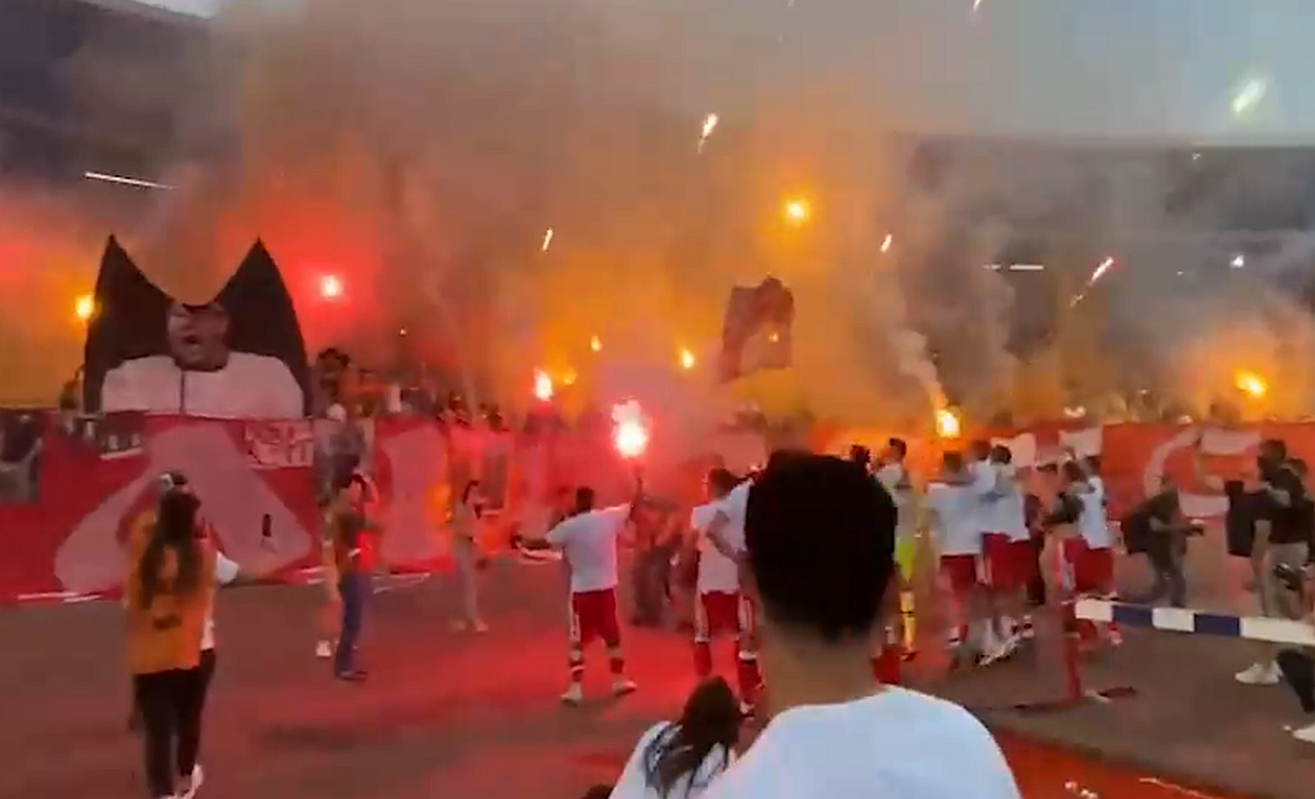 Scandal la finala Cupei Serbiei, Steaua Roșie - Partizan » Bătaie între ultrași și poliție + Antrenorul și-a dat demisia la final!