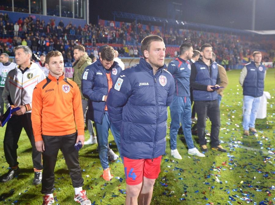 Silviu Ilie, cu ochii în lacrimi, la finalul meciului pierdut cu Oțelul Noi suspiciuni la ultimul titlu luat de FCSB. Campion al României, în direct: „Unii dintre colegii mei de la ASA nu au vrut. Au fost alte interese”